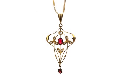 Lot 616 - EDWARDIAN GARNET AND PEARL HOLBEIN