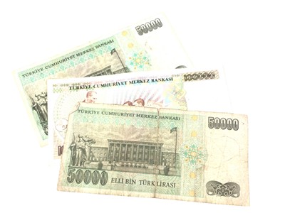 Lot 229 - BANK OF ENGLAND TEN SHILLING NOTE