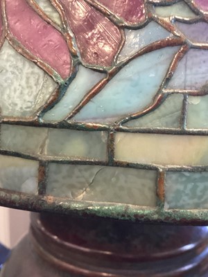 Lot 444 - TIFFANY STUDIOS LEADED GLASS 'POINSETTIA' BORDER LAMP