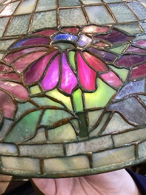 Lot 444 - TIFFANY STUDIOS LEADED GLASS 'POINSETTIA' BORDER LAMP