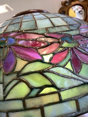 Lot 444 - TIFFANY STUDIOS LEADED GLASS 'POINSETTIA' BORDER LAMP