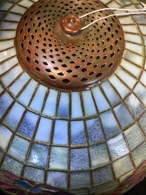 Lot 444 - TIFFANY STUDIOS LEADED GLASS 'POINSETTIA' BORDER LAMP