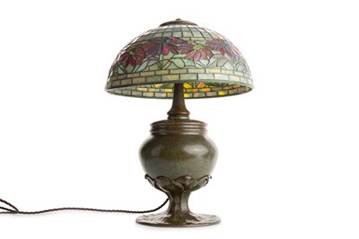 Lot 444 - TIFFANY STUDIOS LEADED GLASS 'POINSETTIA' BORDER LAMP