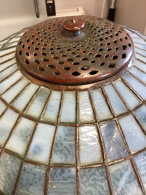 Lot 444 - TIFFANY STUDIOS LEADED GLASS 'POINSETTIA' BORDER LAMP