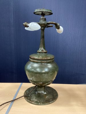 Lot 444 - TIFFANY STUDIOS LEADED GLASS 'POINSETTIA' BORDER LAMP