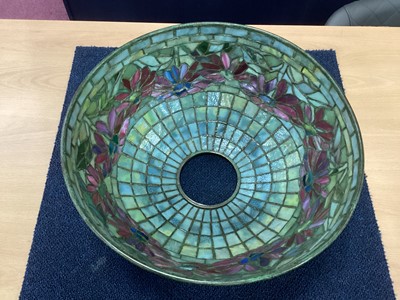 Lot 444 - TIFFANY STUDIOS LEADED GLASS 'POINSETTIA' BORDER LAMP