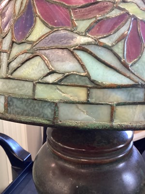 Lot 444 - TIFFANY STUDIOS LEADED GLASS 'POINSETTIA' BORDER LAMP