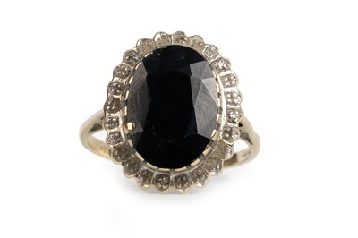 Lot 628 - SAPPHIRE AND DIAMOND RING