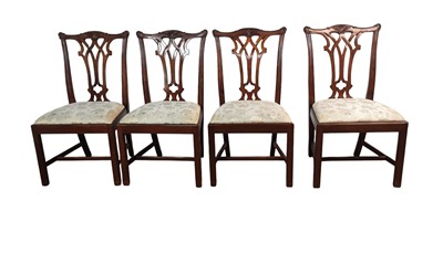 Lot 332 - MAHOGANY DINING ROOM / BOARD ROOM TABLE AND CHAIRS