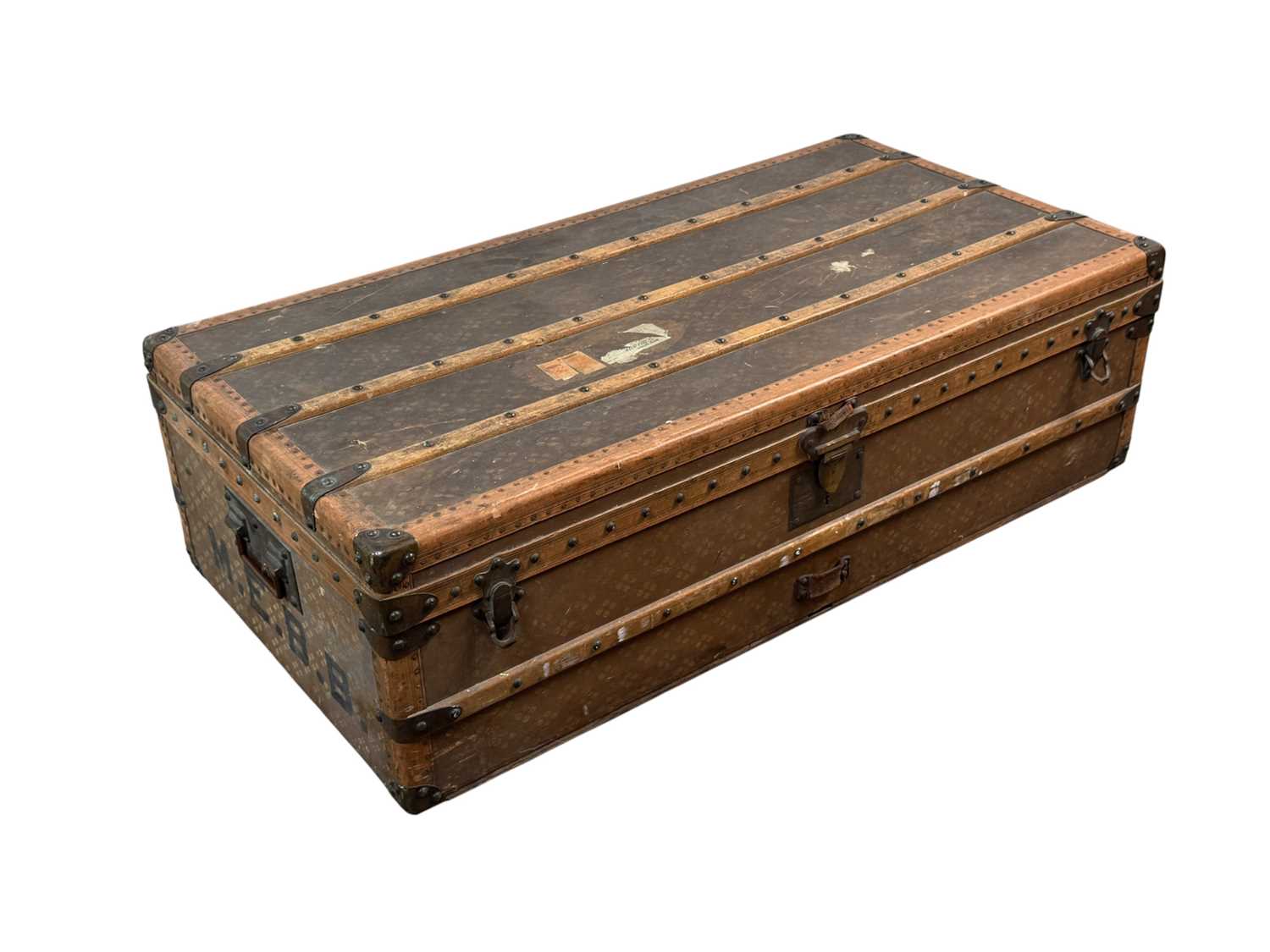 Lot 1366 - AUX ETATS UNIS OF PARIS TRAVEL TRUNK