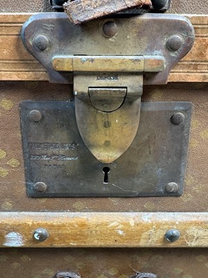 Lot 1366 - AUX ETATS UNIS OF PARIS TRAVEL TRUNK