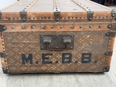 Lot 1366 - AUX ETATS UNIS OF PARIS TRAVEL TRUNK
