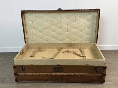 Lot 1366 - AUX ETATS UNIS OF PARIS TRAVEL TRUNK
