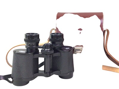 Lot 410 - GROUP OF CAMERAS AND GAMES