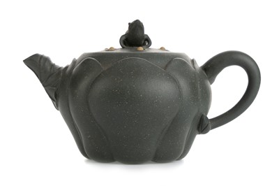 Lot 540 - CHINESE YIXING TEAPOT