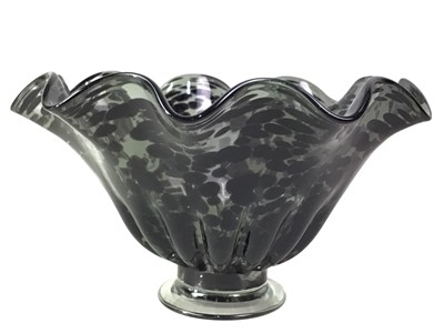 Lot 444 - GROUP OF ART GLASS BOWLS