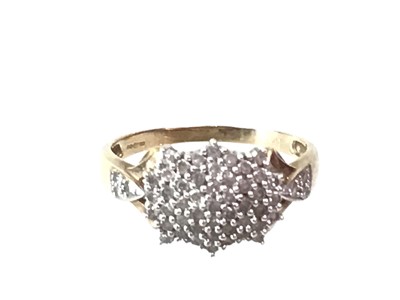 Lot 503 - DIAMOND CLUSTER RING