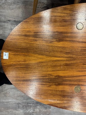 Lot 458 - AMERICAN TEAK SURFBOARD COFFEE TABLE