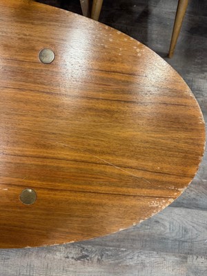 Lot 458 - AMERICAN TEAK SURFBOARD COFFEE TABLE