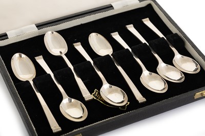 Lot 1064 - SET OF EIGHT SILVER COFFEE SPOONS
