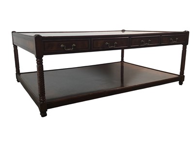 Lot 604 - REPRODUCTION MAHOGANY COFFEE TABLE