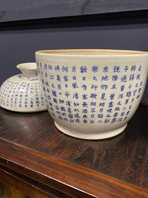 Lot 1446 - CHINESE BLUE AND WHITE 'BLEU DE HUE' LIDDED BOWL