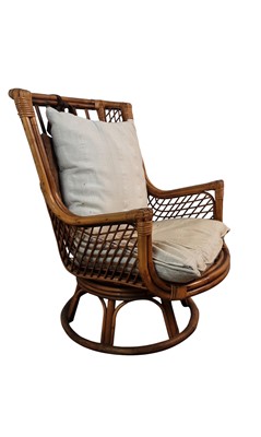 Lot 637 - MODERN BAMBOO CONSERVATORY SWIVEL CHAIR