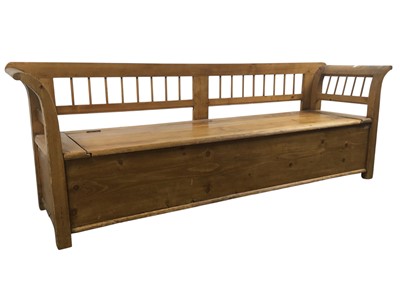 Lot 646 - PINE BENCH SEAT
