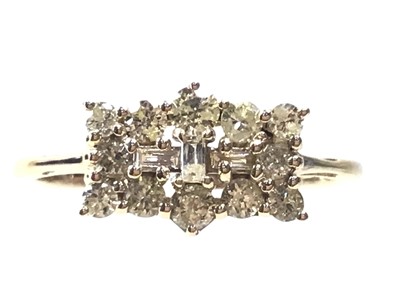 Lot 661 - YELLOW DIAMOND RING
