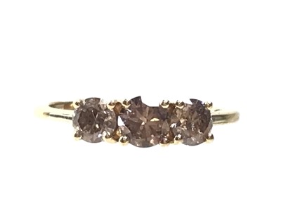 Lot 662 - COGNAC DIAMOND RING