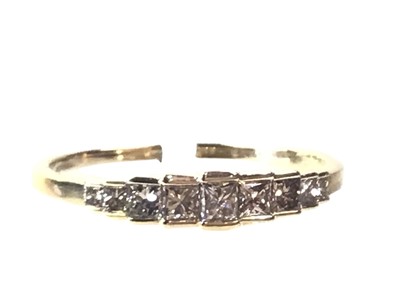 Lot 663 - COGNAC DIAMOND RING