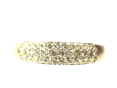 Lot 665 - YELLOW DIAMOND RING