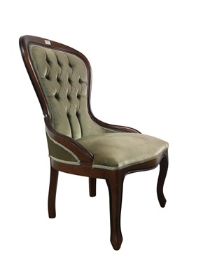 Lot 777 - REPRODUCTION MAHOGANY NURSING CHAIR