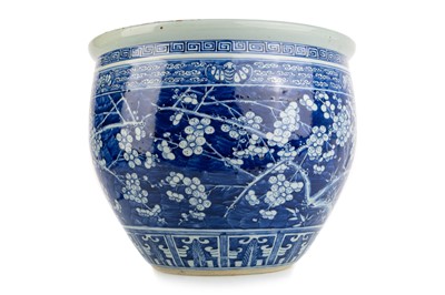 Lot 1528 - CHINESE BLUE AND WHITE FISH BOWL