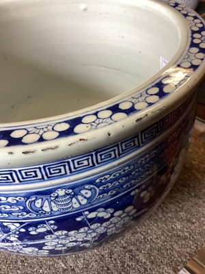 Lot 1528 - CHINESE BLUE AND WHITE FISH BOWL