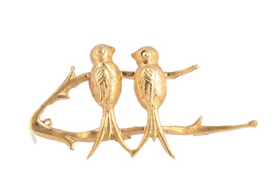 Lot 421 - BIRD BROOCH