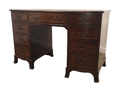 Lot 813 - MAHOGANY KNEEHOLE DESK