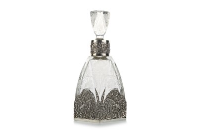 Lot 1078 - GEORGE V SILVER MOUNTED WINE DECANTER