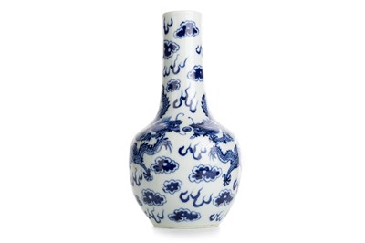 Lot 1526 - CHINESE BLUE AND WHITE VASE