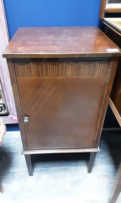 Lot 825 - EDWARDIAN MAHOGANY BEDROOM SUITE