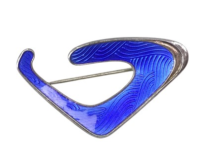 Lot 171 - NORWEGIAN SILVER AND BLUE ENAMEL BROOCH
