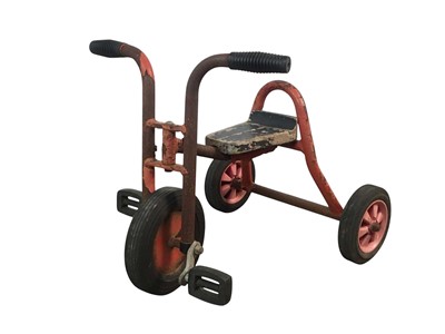 Lot 227 - VINTAGE CHILD'S TRICYCLE