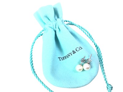 Lot 423 - PAIR OF TIFFANY & CO PEARL STUD EARRINGS