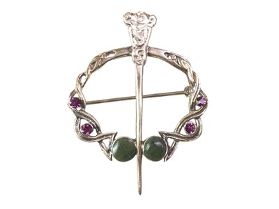 Lot 478 - IRISH STRING SET BROOCH
