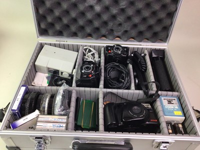 Lot 411 - COLLECTION OF CAMERAS, LENSES AND OTHER EQUIPMENT