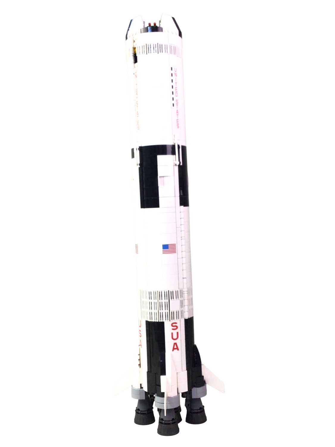 Lot 305 - LEGO NASA APOLLO SATURN V