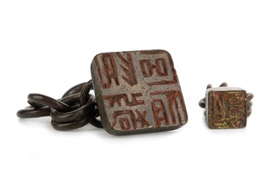 Lot 1603 - TWO CHINESE SEALS