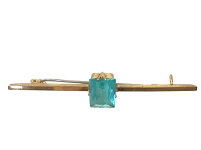 Lot 713 - THREE NINE CARAT GOLD BROOCHES