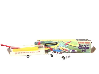 Lot 317 - DINKY TOYS, TOW AWAY GLIDER SET