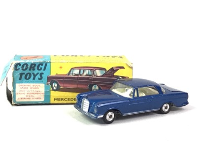 Lot 323 - CORGI TOYS, MERCEDES-BENZ 220 SE COUPE